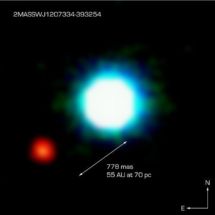 Primera imagen directa confirmada de un planeta extrasolar.  Fuente: Wikimedia Commons.