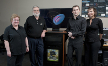 Equipo de investigadores de la Universidad de Purdue escogidos por la Planetary Protection Office de la NASA para evaluar si muestras marcianas procedentes de Phobos contienen organismos viables. Imagen: Mark Simons. Fuente: Universidad de Purdue.