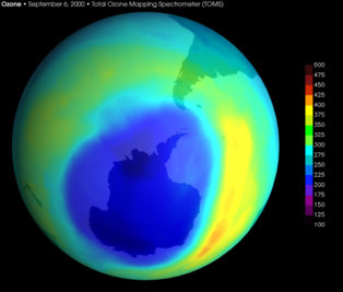Imagen del agujero de ozono más grande en la Antártida registrada en septiembre de 2000. NASA.