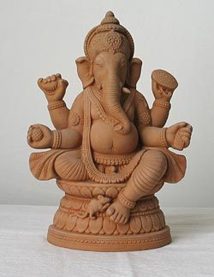 Ganesh, la popular deidad hindú destructora de obstáculos y patrón de las artes, las ciencias y la sabiduría. Fuente: Wikimedia Commons.