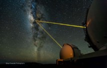 Telescopios del observatorio Keck analizan el centro de nuestra galaxia. Imagen: Ethan Tweedie. Fuente: UCLA.