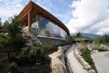 El Squamish Lil'wat Cultural Centre formará parte del nuevo polo cultural de Whistler, que girará en torno al futuro museo de arte. Imagen: Squamish Lil'wat Cultural Centre.