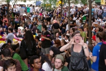 Jóvenes del movimiento Occupy Wall Street, en septiembre de 2011. Fuente: Wikimedia Commons.