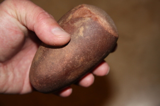 Mano de mortero encontrada en Doñana. Fuente: CSIC.