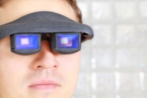 Los usuarios pueden controlar las proyecciones de estas gafas de datos con el movimiento de sus ojos. Fuente: Fraunhofer COMEDD.