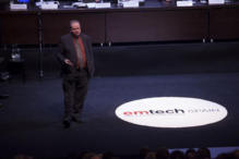 Malcolm McCulloch, director del grupo de Energía y Potencia de la Universidad de Oxford en una charla de Emtech Spain 2012. Imagen: MIT Technology Review. Fuente: SINC. Malcolm McCulloch, director del grupo de Energía y Potencia de la Universidad de Oxford en una charla de Emtech Spain 2012. Imagen: MIT Technology Review. Fuente: SINC.