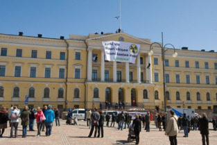 Cartel en la Universidad de Helsinki contra la energía nuclear. Imagen: Greenpeace. Fuente: Flickr.