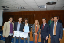 A la izquierda en la foto, los tres ganadores: Muñoz, Urquía y Morales. Fuente: UFV. A la izquierda en la foto, los tres ganadores: Muñoz, Urquía y Morales. Fuente: UFV.