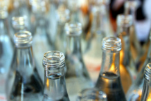 El agua embotellada no es tan pura como se vende. Imagen: zone41. Fuente: Flickr. El agua embotellada no es tan pura como se vende. Imagen: zone41. Fuente: Flickr.