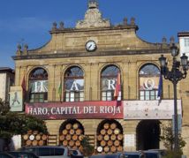 Ayuntamiento de Haro, en La Rioja, la comunidad autónoma más trasparente de España, junto al País Vasco, según el INCAU. Fuente: Wikimedia Commons.