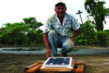 Uno de los nuevos usarios de los equipos fotovoltaicos. Fuente: AlphaGalileo. Uno de los nuevos usarios de los equipos fotovoltaicos. Fuente: AlphaGalileo.