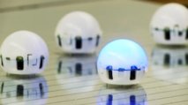 Enjambre de pequeños robots esféricos. Fuente: Universidad de Colorado en Boulder.