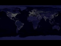 La imagen muestra la Tierra de noche. Las principales ciudades –que se corresponden con las zonas más iluminadas- impactan de manera remota la temperatura de regiones alejadas de ellas por miles de kilómetros. Imagen: NASA y NOAA. Fuente: UCAR.