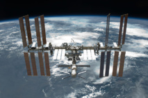 La Estación Espacial Internacional vista desde el Transbordador Espacial Endeavour que fue fotografiada durante la STS-134 el 30 de mayo de 2011. Imagen: NASA. Fuente: Wikimedia Commons.