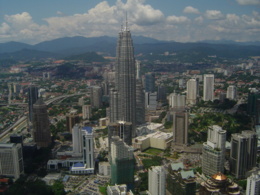 Vista de Kuala Lumpur, capital de Malasia. Imagen: Daniel Berthold. Fuente: Wikipedia.