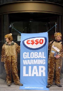 Manifestación contra la Exxon en el Reino Unido