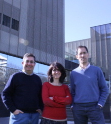 De izquierda a derecha, los expertos Emilio Artacho, Ester Sola y José María Pitarke. Fuente: CIC nanoGUNE. De izquierda a derecha, los expertos Emilio Artacho, Ester Sola y José María Pitarke. Fuente: CIC nanoGUNE.