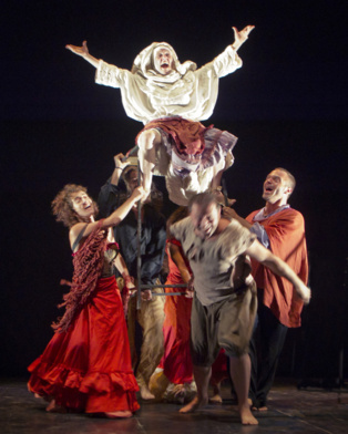 Momento de la representación. Fuente: Teatro Alhambra de Granada.