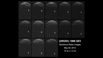Las primeras imágenes de radar del 1998 QE2 muestran que éste viaja con un satélite (pequeño punto blanco situado en el extremo inferior derecho). Fuente: NASA/JPL-Caltech/GSSR.