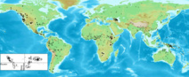 Ubicaciones de los idiomas estudiados. Los círculos oscuros representan lenguas con consonantes eyectivas; y los círculos blancos lenguas sin este tipo de consonantes. En recuadros, regiones que superan los 1.500 m de altitud.  Las seis grandes áreas habitables de alta elevación están destacadas con elipses: (1) la cordillera de América del Norte, (2) los Andes, (3) altiplano de África Meridional, (4) rift de África Oriental, (5) Cáucaso y meseta Javakheti y (6) meseta tibetana y regiones adyacentes. Imagen: Caleb Everett. Fuente: PLoS ONE.