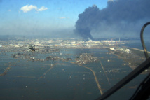El objetivo es preparar a las costas para que soporten mejor las catástrofes. En la foto: Vista aérea de los daños ocasionados por un tsunami en la región de Sendai (Japón) en 2011. Imagen: U.S. Navy photo. Fuente: Wikipedia.
