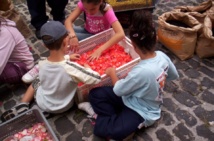 El trabajo infantil es uno de los aspectos que abordan las directrices de derechos humanos de la ONU. Imagen: Secret Tenerife. Fuente: Flickr.