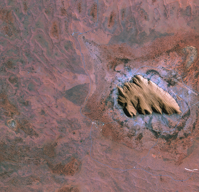 Uluru o Ayers Rock, vista desde el espacio. Fuente: ESA.