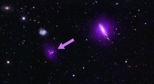 Los rayos X emitidos por los agujeros negros, en color violeta. Fuente: NASA/JPL-Caltech.