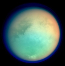 Imagen de Titán obtenida en infrarrojo por la misión Cassini/Huygens. Fuente: NASA.