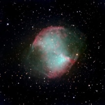 Nacimiento de una enana blanca (punto luminoso del centro) en la nebulosa planetaria Dumbbell. Fuente: Telescopio Joan Oro - Observatori Astronomic del Montsec/SINC.