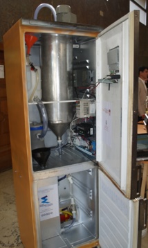 Planta piloto de biodiésel, en el interior de un frigorífico. Fuente: DiCYT. Planta piloto de biodiésel, en el interior de un frigorífico. Fuente: DiCYT.