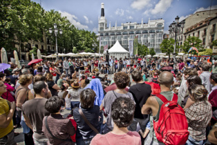El 15 M en la Plaza de Santa Ana. Madrid. Foto: Charly White El 15 M en la Plaza de Santa Ana. Madrid. Foto: Charly White