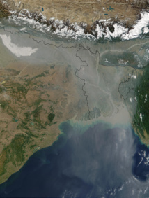 Contaminación por aerosol en India septentrional y Bangladesh. Imagen: Jacques Descloitres, MODIS Land Rapid Response Team, NASA/GSFC. Fuente: Wikipedia.