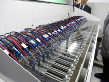 El Tsubame KFC está sumergido en un tanque de aceite mineral. Fuente: TiTech. El Tsubame KFC está sumergido en un tanque de aceite mineral. Fuente: TiTech.