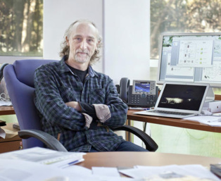 Alfonso Valencia, en su despacho del CNIO. Fuente: CNIO. Alfonso Valencia, en su despacho del CNIO. Fuente: CNIO.