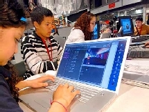 Niños aprendiendo a programar...jugando. MIT. Niños aprendiendo a programar...jugando. MIT.