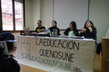Miembros de la plataforma Stop Ley Wert, en el momento de la presentación de la iniciativa "La Educación que nos Une".