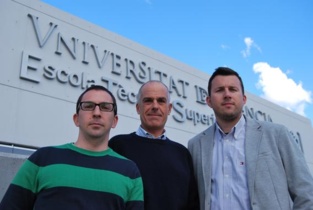 Los investigadores Víctor Fernández, Juan M. Orduña y Pedro Morillo. Fuente: UV. Los investigadores Víctor Fernández, Juan M. Orduña y Pedro Morillo. Fuente: UV.