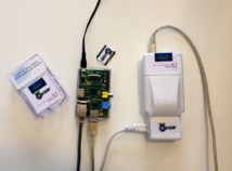 El equipo necesario para la instalación: Raspberry Pi, tarjeta SD y controlador X10. Fuente: UEx. El equipo necesario para la instalación: Raspberry Pi, tarjeta SD y controlador X10. Fuente: UEx.