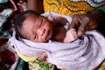 Un recién nacido gambiano. Imagen: Felicia Webb. Fuente: MRC ING.