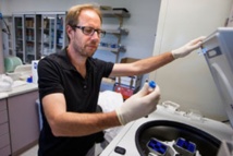 Tony Wyss-Coray, en su laboratorio. Fuente: Universidad Stanford.