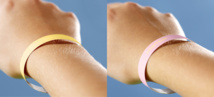 El dispositivo de Smartsun antes de cambiar de color (amarillo) y después (rosa). Fuente: Universidad de Strathclyde.