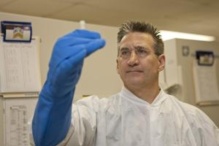 Bradley Willcox, en su laboratorio. Fuente: Kuakini Health System. Bradley Willcox, en su laboratorio. Fuente: Kuakini Health System.