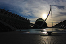 Amanecer en la Ciudad de las Artes y las Ciencias de Valencia. Imagen: Rafa Esteve. Fuente: Wikipedia.