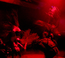 Headbangers bailando en el Club Omega de Johannesburgo, Sudáfrica. Imagen: Nightwatch DL. Fuente: Wikipedia.