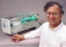 El inventor y su máquina. Stanford.