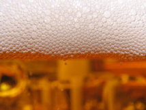 Burbujas de cerveza, la bebida amarga por excelencia. Imagen: mainrc. Fuente: FreeImages.