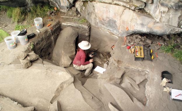 Trabajos de excavación en Cuncaicha. Imagen: Kurt Rademaker. Fuente: Universidad de Maine.