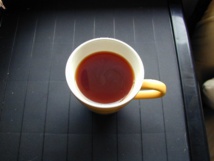 Dos tazas de té negro al día reducen el riesgo de cáncer de ovario, según la investigación. Fuente: Wikipedia.