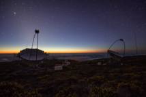 Telescopios Magic, en el Observatorio del Roque de los Muchachos (La Palma), al anochecer. Imagen: Daniel López. Fuente: IAC.